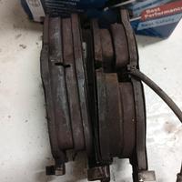 pastiglie Brembo anteriori audi vw seat golf 7