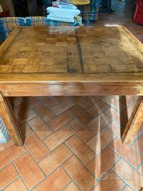 Tavolo tassellato
