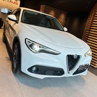 Alfa Romeo Stelvio 2.2 Turbodiesel 180 CV AT8 RWD 