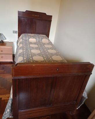 Letto antico originale con inserti in madreperla