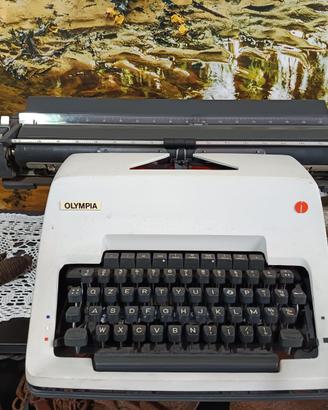 Macchina da scrivere Olympia