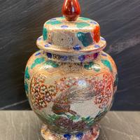 Grande vaso orientale vintage con coperchio