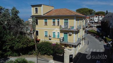 3 LOCALI A CASTELLABATE