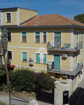 3 LOCALI A CASTELLABATE