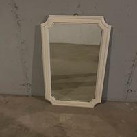 Specchio da bagno con cornice bianca