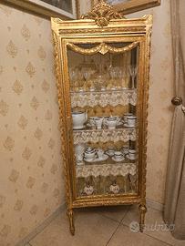 vetrina in foglia oro 150€