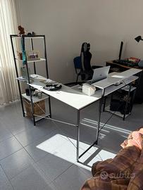 Scrivania moderna bianco/nera con mensola