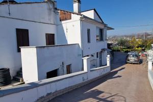 PORZIONE DI BIFAMILIARE CON INGRESSO INDIPENDENTE