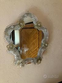 Specchio veneziano in vetro di Murano.