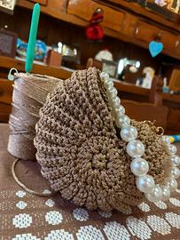 Borsa artigianale all’uncinetto  manico in perle