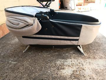 Navicella con tre piedi