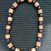 Collana in semi/cocco/legno
