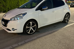Peugeot 208 e hdi 92 cv