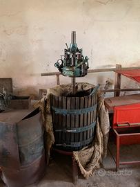 Torchio uva per vino