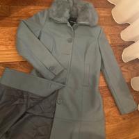 Cappotto azzurro con collo in pelliccia