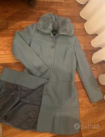 Cappotto azzurro con collo in pelliccia