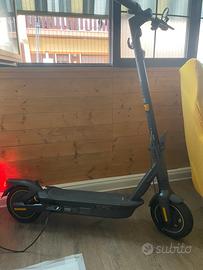 Monopattino Ninebot MAX G2