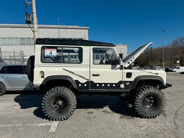 Land Rover Defender 90 2.5 Td5 Station Wagon Count