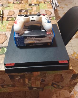  PlayStation 4 perfettamente funzionante .