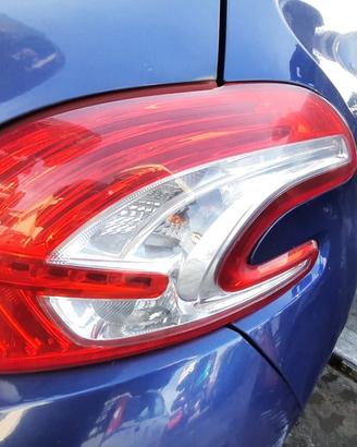 PEUGEOT 208 ANNO 2012 - STOP POSTERIORE DESTRO