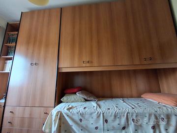 Armadio a ponte più libreria 