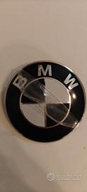 Emblema logo BMW cofano baule nero bianco