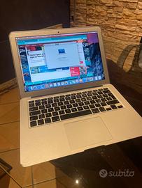 MACBOOK AIR