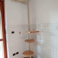 Colonna porta mensole