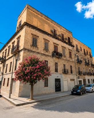 Intero stabile in via vespri