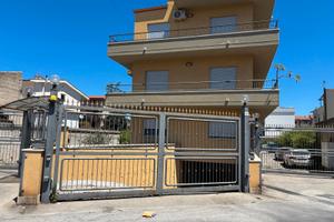 Via Villagrazia: Deposito Carrabile di 426 mq