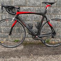 Bici da corsa in carbonio pinarello opera