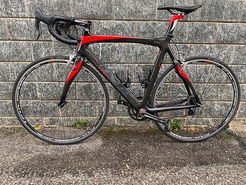 Bici da corsa in carbonio pinarello opera