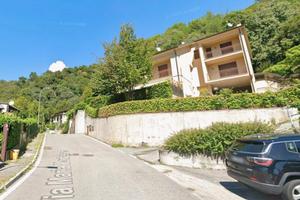 Stanza singola a Lecco in villa giardino privato
