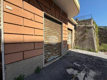 MAGAZZINO A GENOVA
