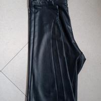 Leggins neri in pelle sintetica Bershka