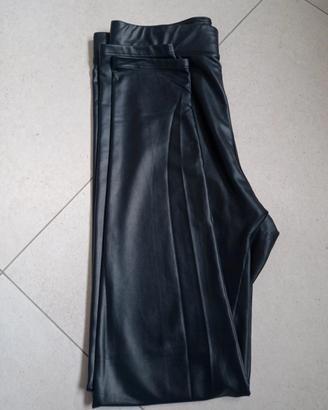 Leggins neri in pelle sintetica Bershka