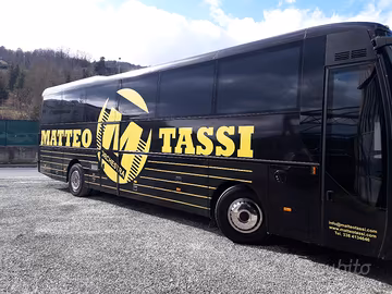 Autobus 21 posti e vano carico