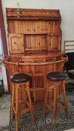 Mobile bar con due sgabelli