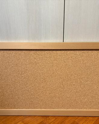 Bacheca in sughero con cornice in legno