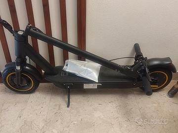 Monopattino elettrico Aovopro EsMax 500W