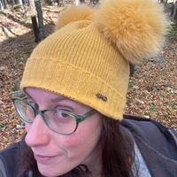 Cappello Liu Jo giallo senape con doppio pom pon
