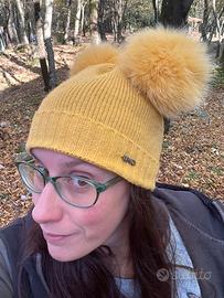 Cappello Liu Jo giallo senape con doppio pom pon