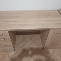 scrivania in legno