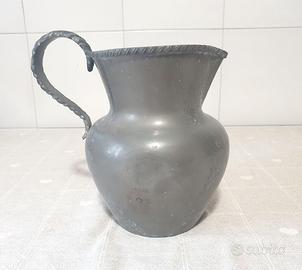 Brocca caraffa in peltro 95% ribattuto vintage '60