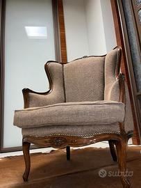 Poltroncina monoposto con intagliati a mano