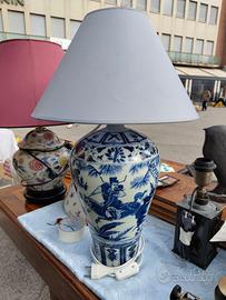 Lampada con vaso cinese blu