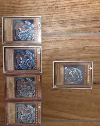 Drago bianco occhi blu Yu gi oh