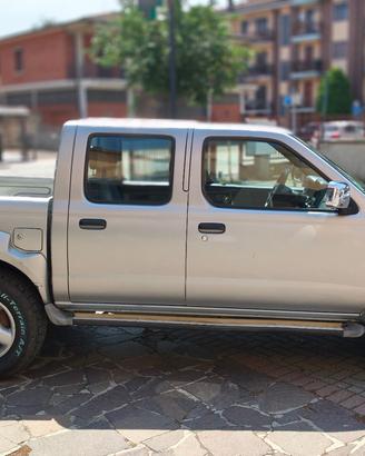 Nissan Navara 2.5 td Double Cab PICK UP