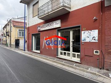 Immobile di 150 m² con 1 locale a Falciano del Mas