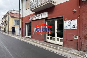 Immobile di 150 m² con 1 locale a Falciano del Mas